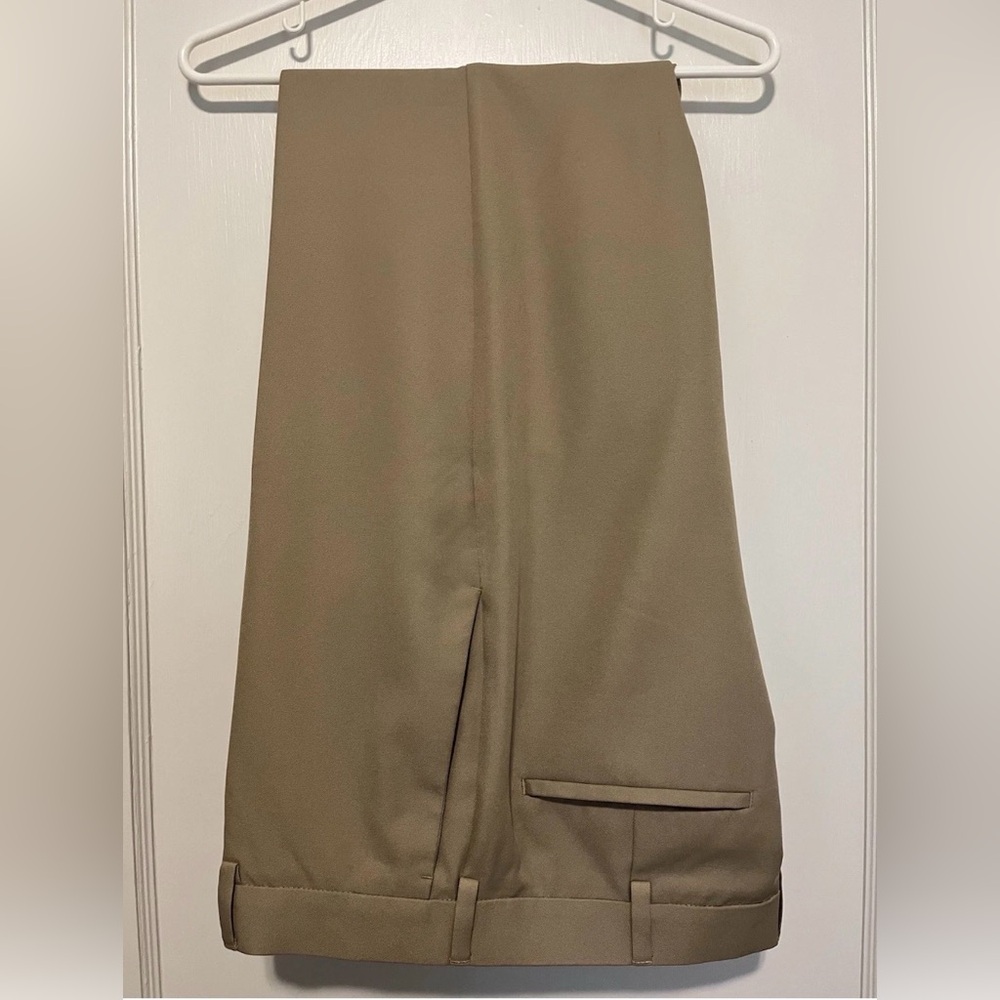 Men's Pro-Tour Pants 
Golf Clothes
Casual Dress Slacks
Tan Color
Size 34"x32"